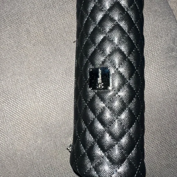 IT COSMETICS makeup bag (like new) - Picture 2 of 4
